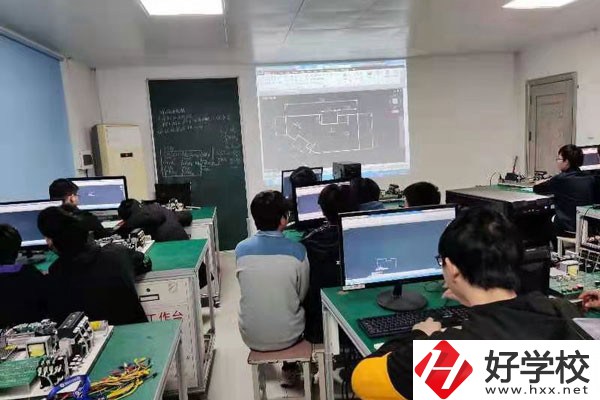 攸縣求實職業學校實訓室