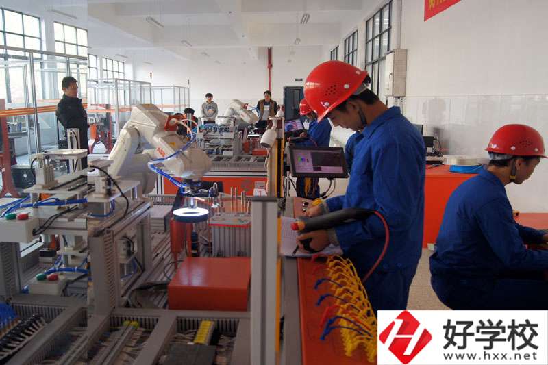 衡東縣職業中專學校實訓室
