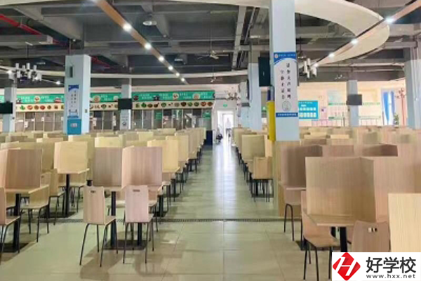 長沙經貿職業中專學校宿舍和食堂環境怎么樣？