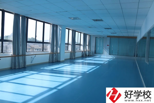 長沙華中涉外職業高中辦學條件怎么樣？
