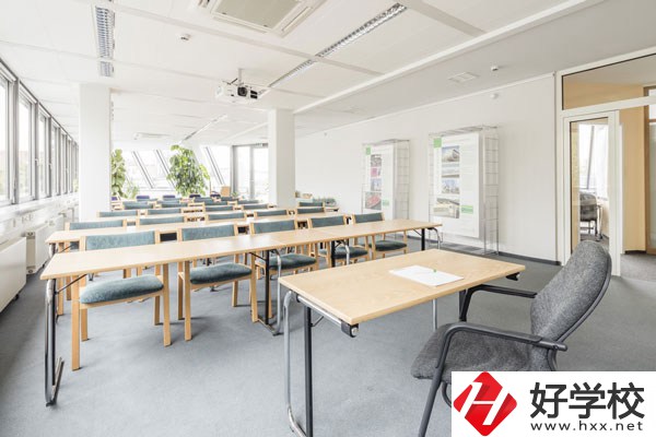 湖南耒陽師范有什么專業？學費貴不貴？