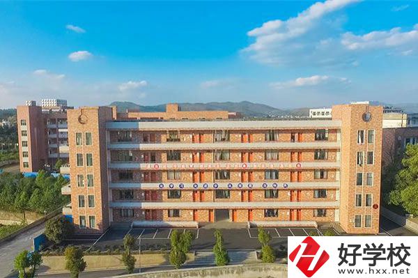 邵陽市學習服裝設計專業，推薦這所中專學校