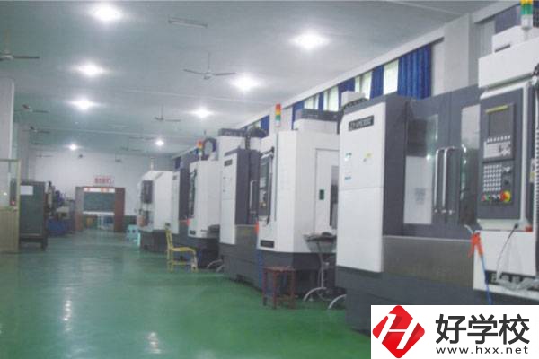 湖南兵器工業高級技工學校實訓室