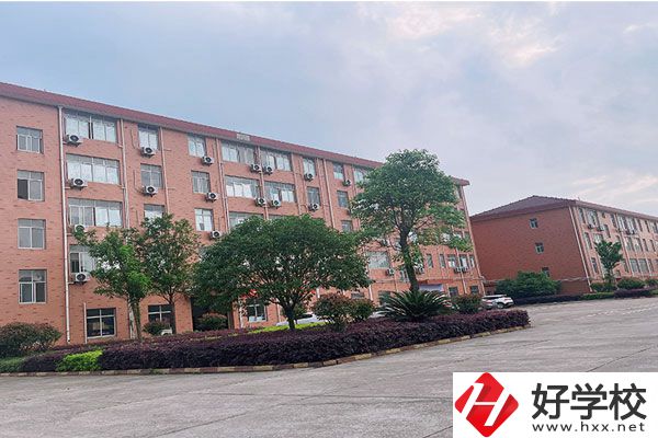 湖南華航鐵路科技技工學校有什么優勢？值得報考嗎？