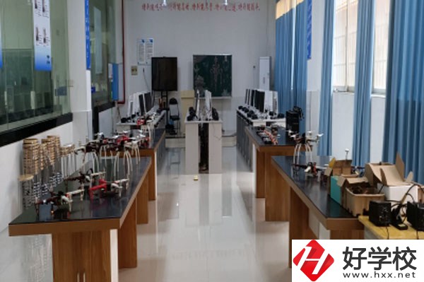 長沙英藍中等職業學校實訓室