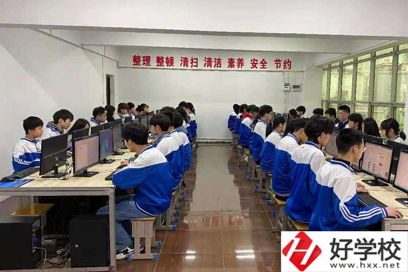 岳陽通達職業技術學校實訓室