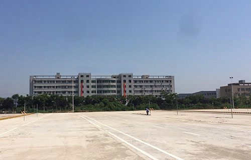 東南中等專業學校
