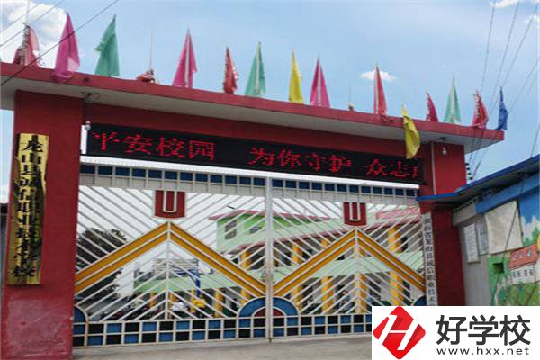 湘西龍山縣有哪些中?？梢宰x？中專讀了有用嗎？