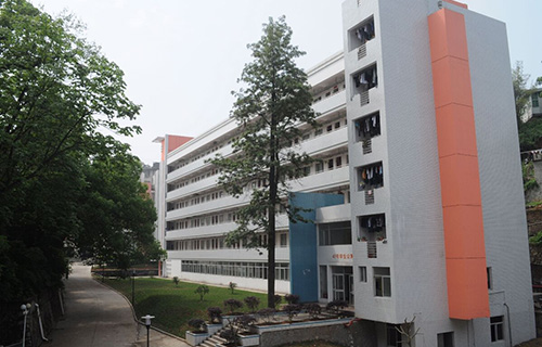 麗江地區技工學校