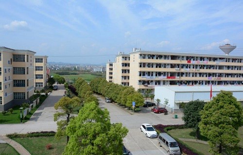 平江縣職業技術學校