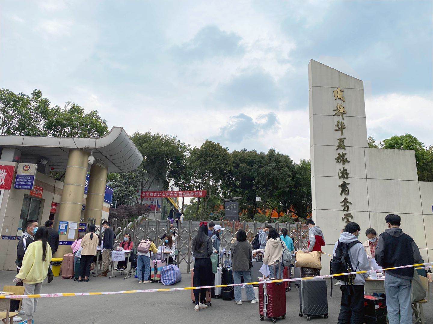 成都華夏旅游商務學校環境如何？