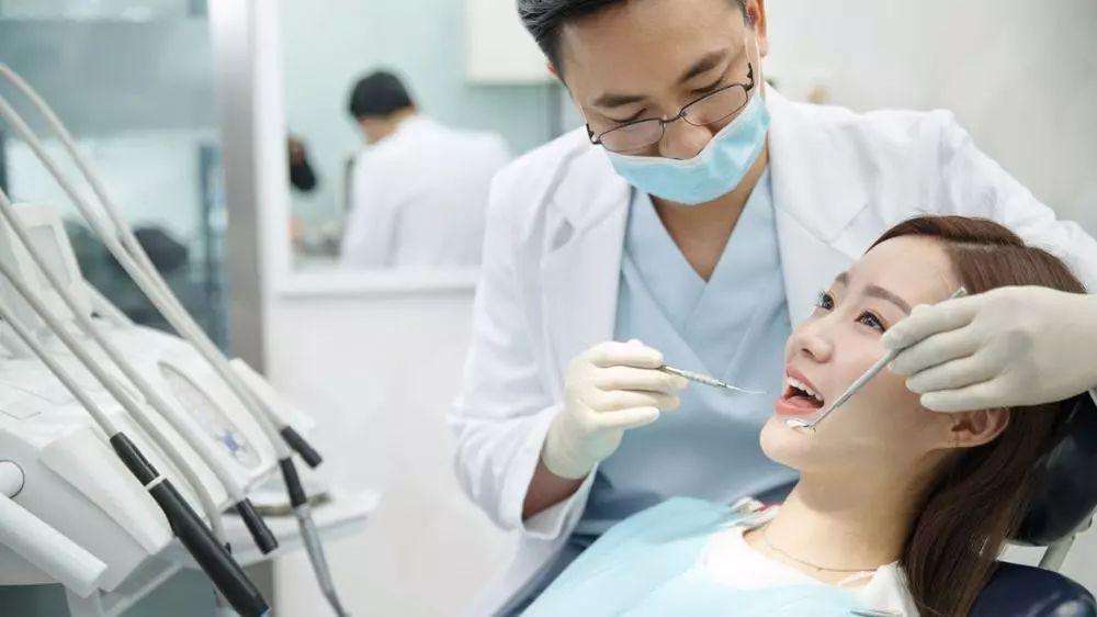 口腔修復工藝專業與口腔醫學技術專業是一樣的嗎？