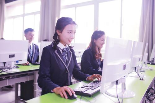女生適不適合學計算機專業？