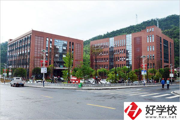安化縣職業中專學校資助體系怎么樣？學校建設怎么樣？