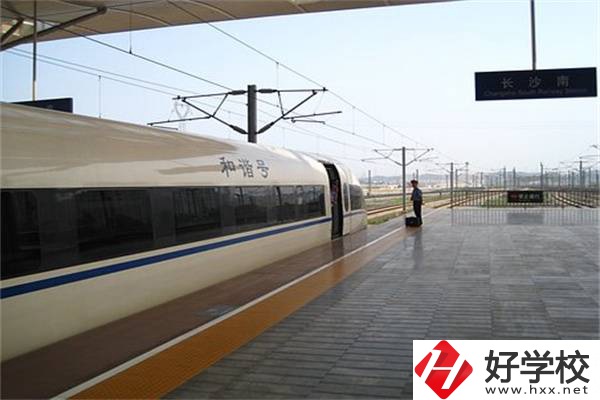 湘潭有可以學高鐵乘務的中專嗎？就業薪資高嗎？