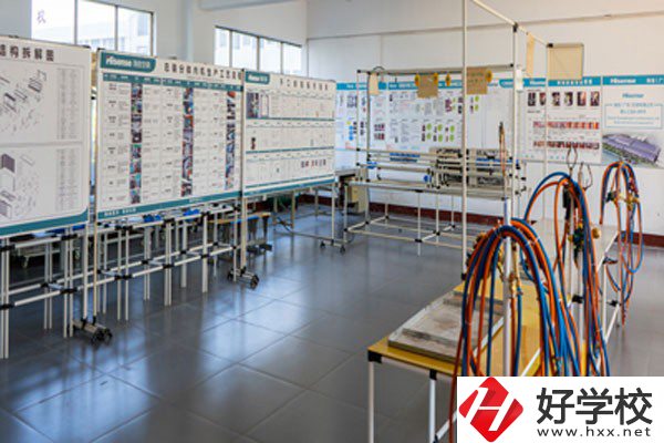 資興市職業技術學校實訓室