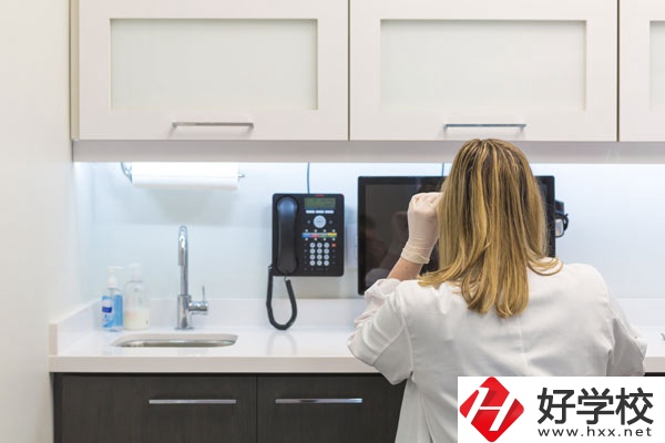 女生在衡陽讀衛校怎么樣？有前途嗎？