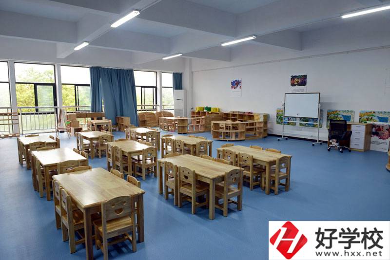 湘潭市工業貿易中專學校實訓室