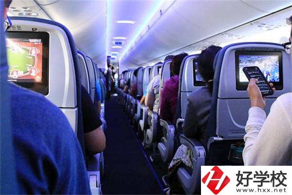 衡陽市藍天工程學校是公辦還是民辦？有什么特色專業？