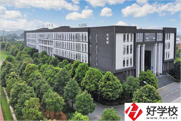 湘潭吉利職校是公辦的還是民辦的？