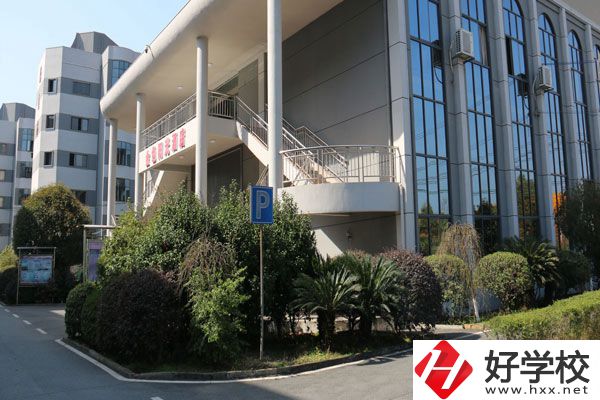 株洲地區中考四百分可以上職高嗎？