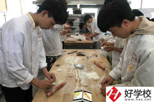 湖南懷化商業學校怎么樣？有哪些特色專業？