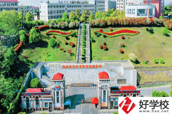 資興市職業技術學校大門