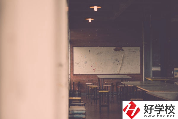 懷化市商貿經濟管理學校好不好？宿舍怎么樣？