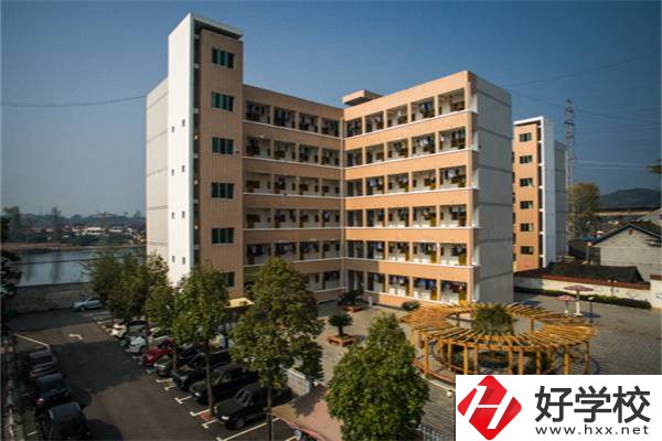 懷化芷江縣有所職高學校的名字是什么？