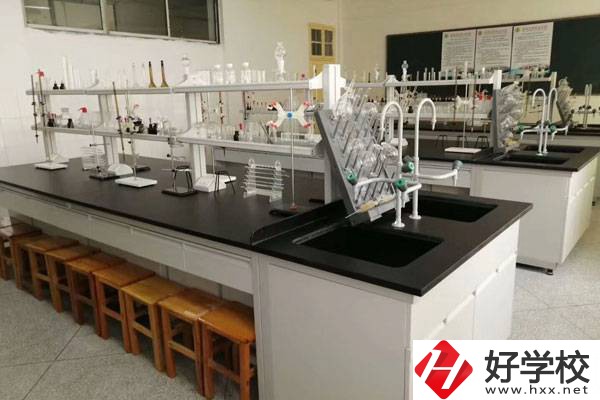 湖南工商職業學院實訓室