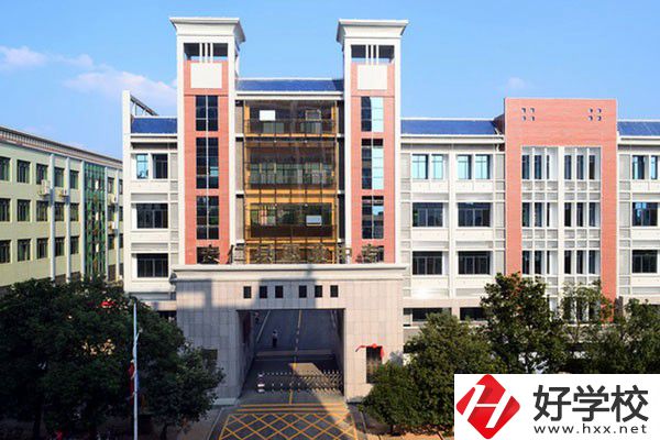 安仁職業中專大門