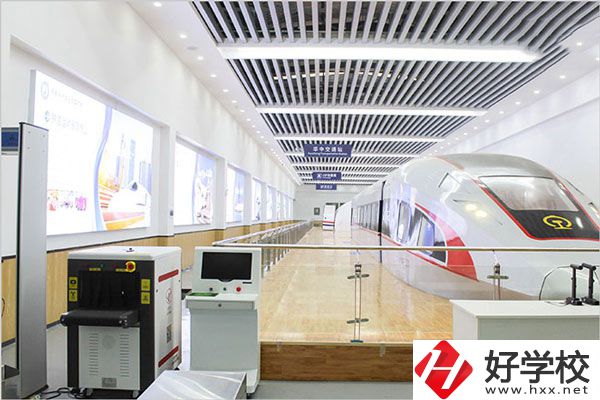 湖南華中工業技術學校實訓室