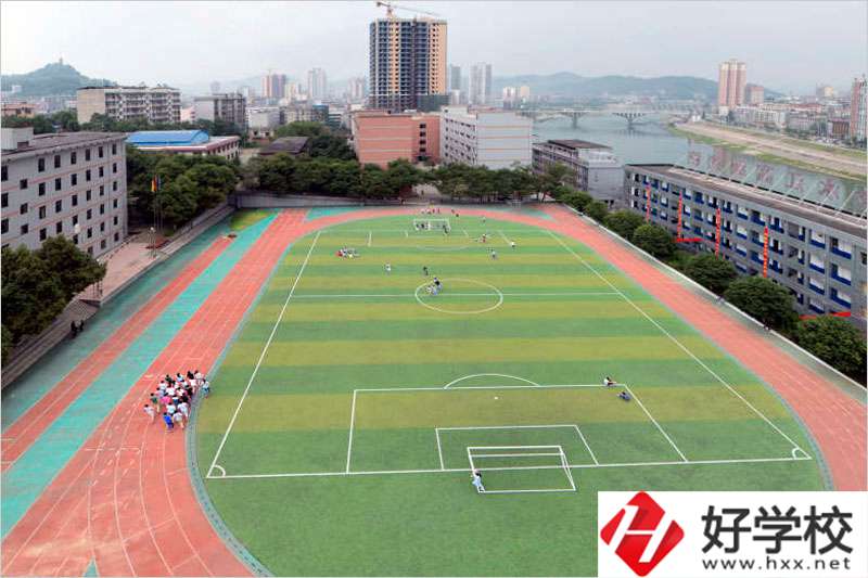湖南省冷水江市技工學校專業收費標準是什么？