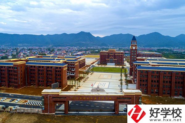 湘北職業中專學校是公辦的還是民辦的？在哪里？
