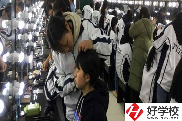 湖南省鳳凰縣職業中專學校有哪些好的專業選擇？