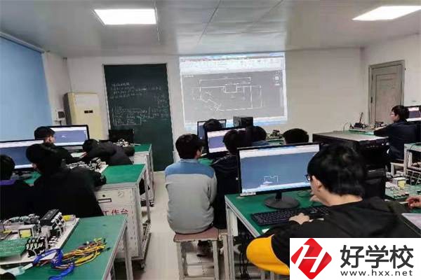 攸縣有幾所私立中職學校？私立學?？孔V嗎？