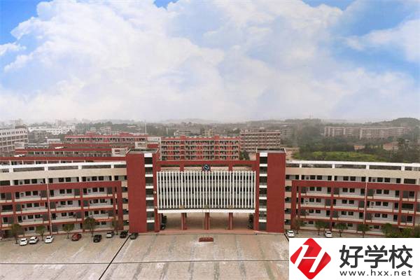 藍山縣職業中等專業學校是公辦學校嗎？有什么專業？
