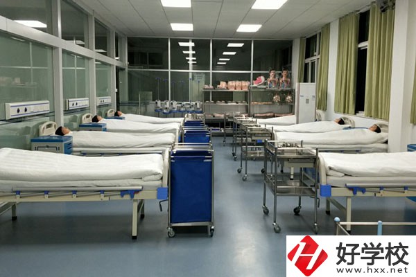 株洲鐵航衛生中等技術學校大門實訓室