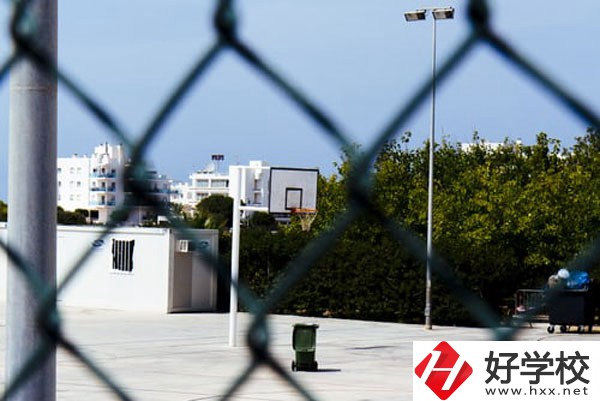 湖南省經濟貿易職業中專學校好不好？宿舍怎么樣？