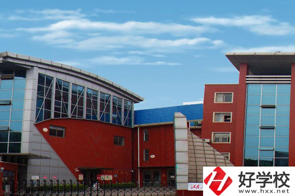 湖南長沙藝術學校食堂環境怎么樣？
