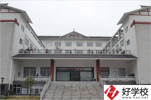 湖南學旅游專業有就業前景嗎？有哪些學?？梢酝扑]？