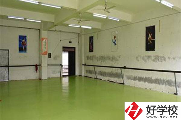 張家界旅游學校開設了哪些熱門專業？