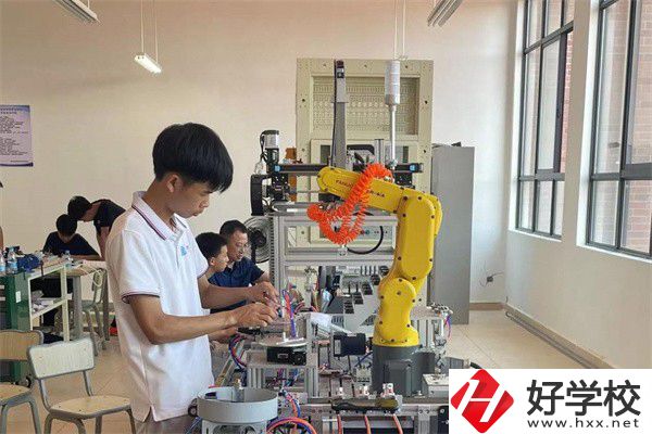 郴州思科中等職業學校實訓室