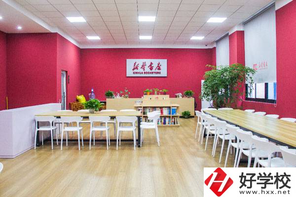 湖南工業貿易學校實訓室