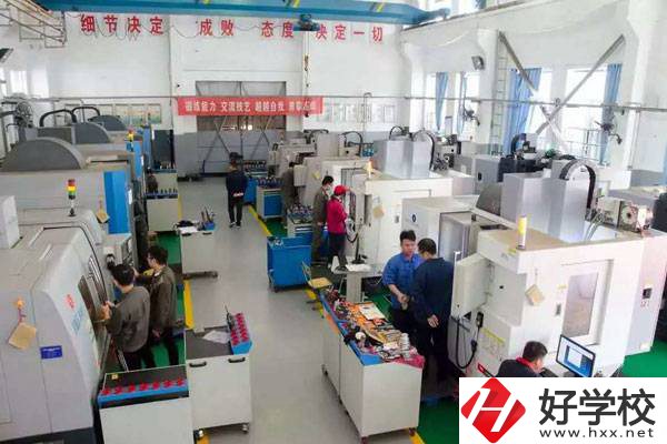 岳陽中南工業學校實訓室
