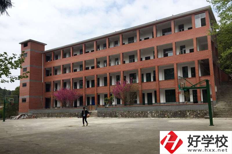 湖南湘西涉外經濟職業學校收費貴不貴？值得報考嗎？