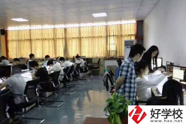 岳陽市中山財經職業學校實訓室
