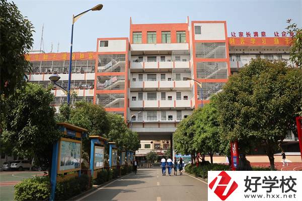 湖南育才技工學校怎么樣？是公辦學校嗎？