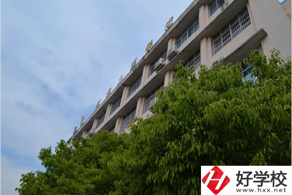 懷化文理學校是中專嗎？學費情況怎么樣？