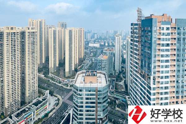 株洲哪些中專有商務英語專業？